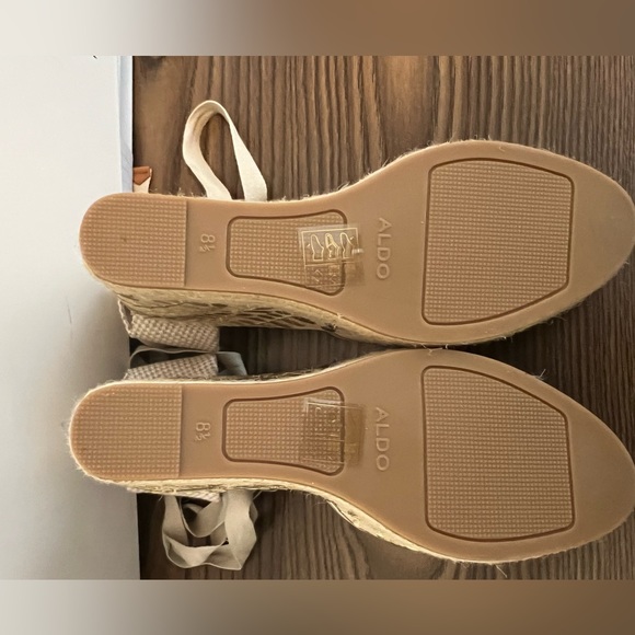 Gold embroidered ALDO Wedges, BRAND NEW! - Picture 7 of 7